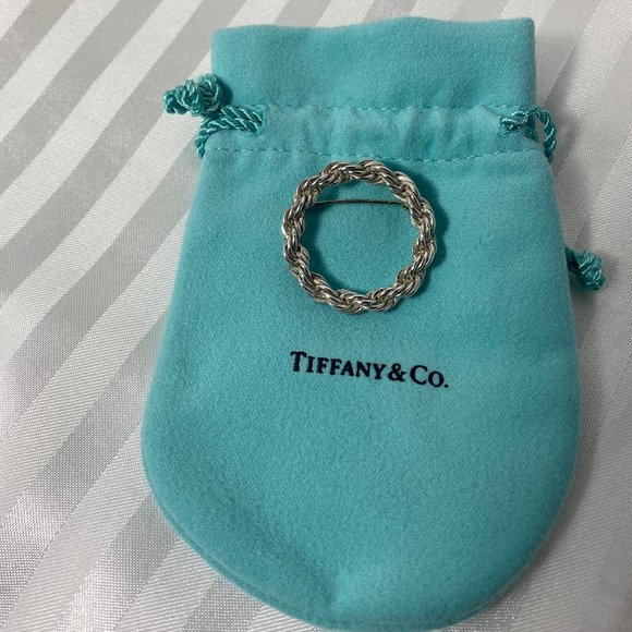 Tiffany & Co. Jewelry - authenticated Tiffany & Co Sterling Silver Rope style Brooch